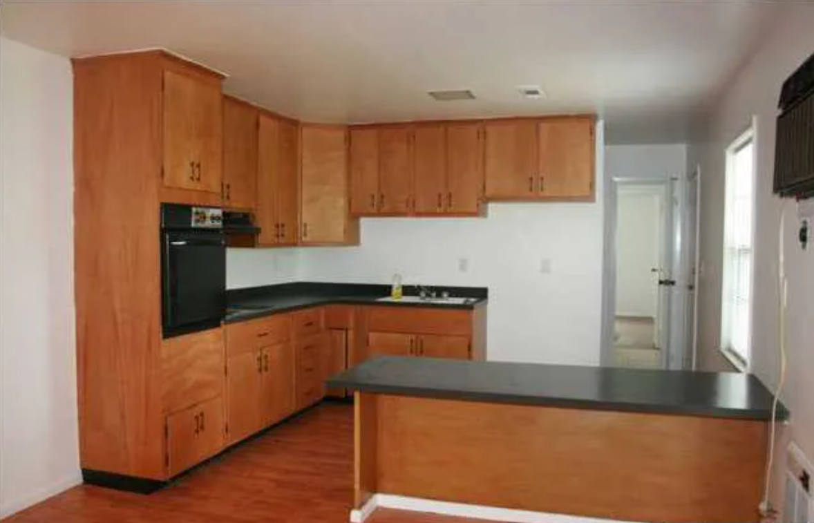 1819 Chapman Avenue 2012 - kitchen.png
