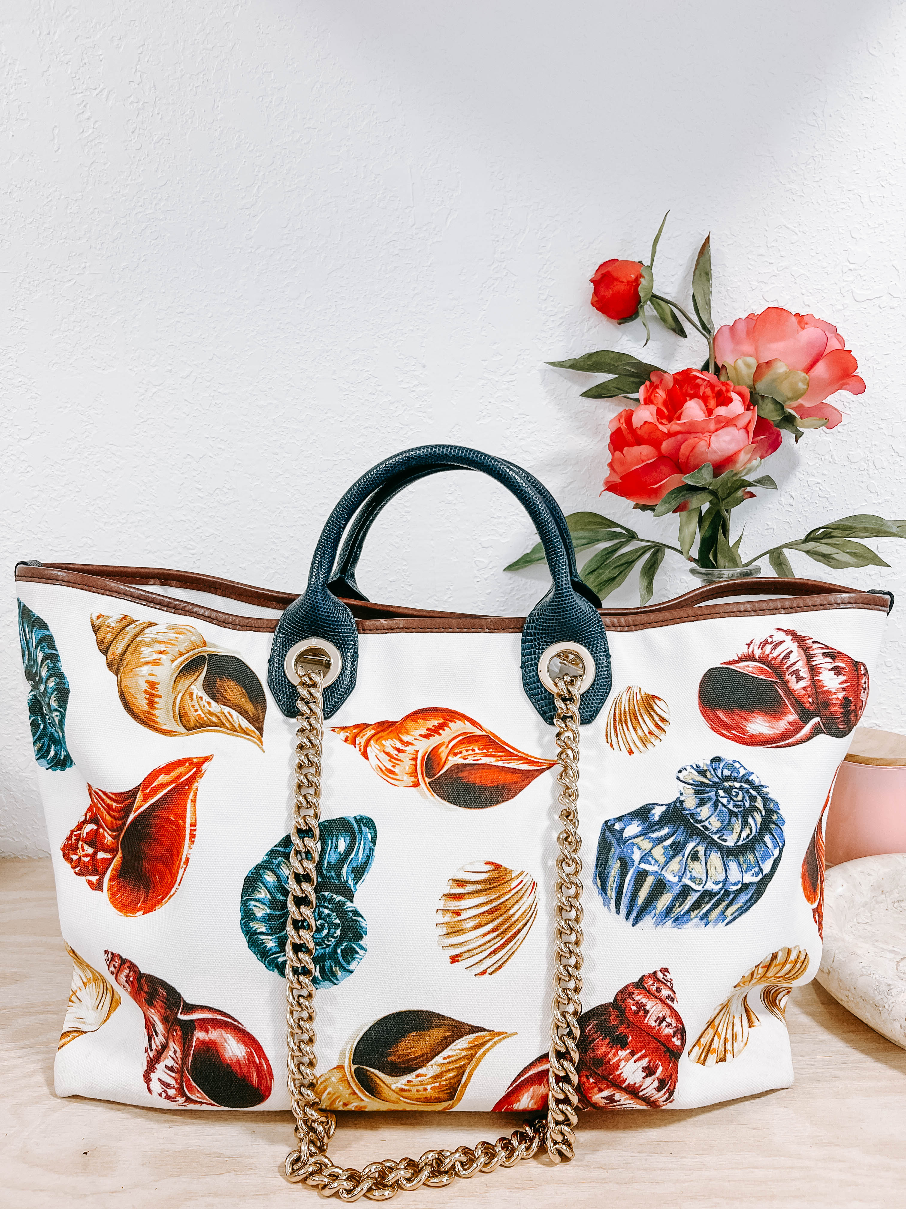 Pre-Owned Dolce & Gabbana Limited Edition Capri Shell Tote